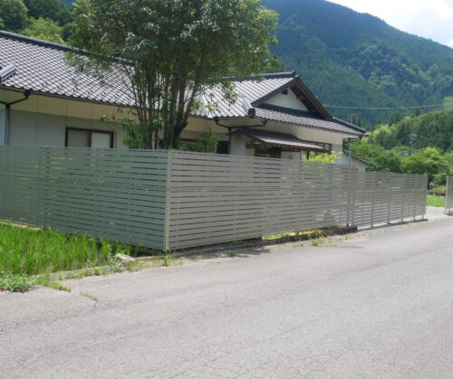 上浮穴郡久万高原町　目隠しフェンス設置工事